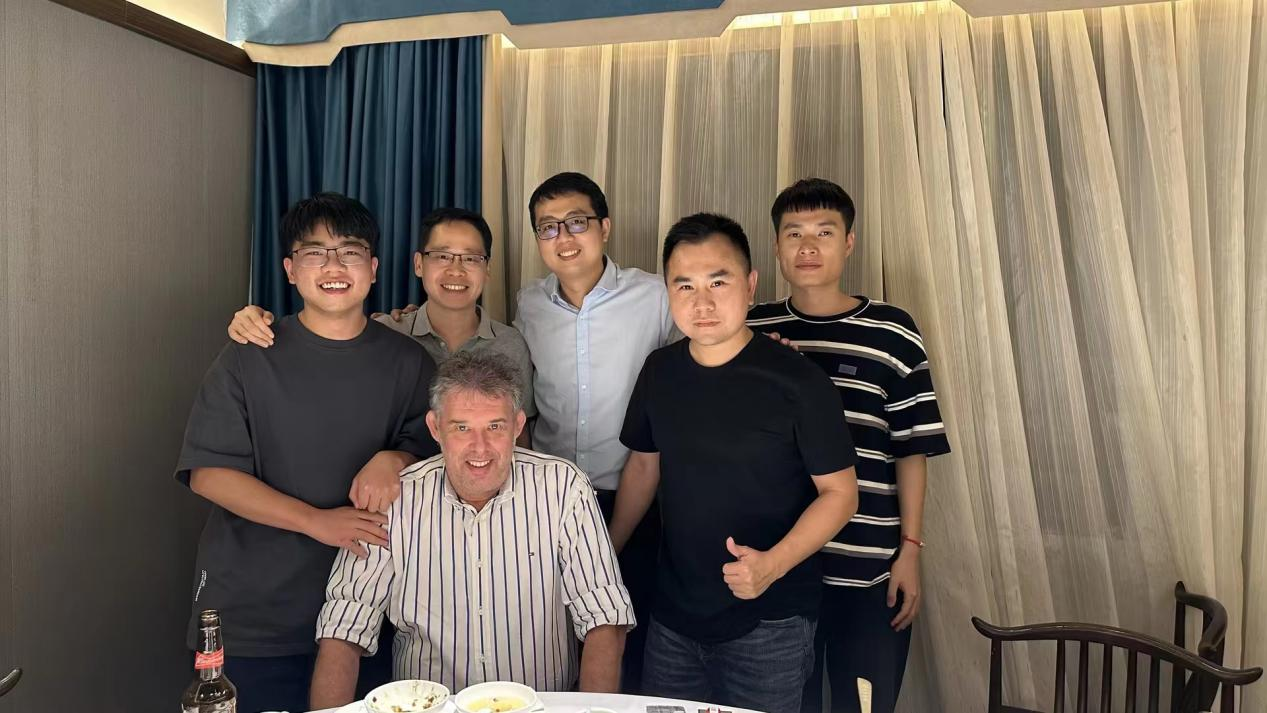 Австралийский клиент посещает кабель XSD